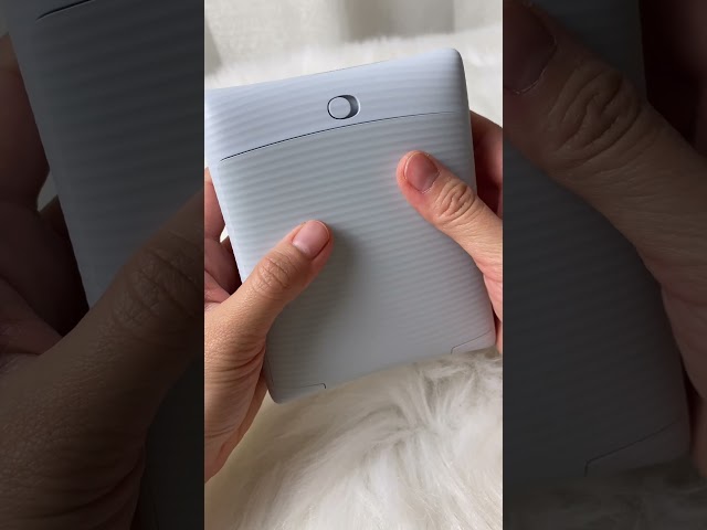 Vídeo relacionado con Berfea Mini álbum de fotos Compatible con Fujifilm Instax Square SQ6/ SQ1/SQ10/SQ20 Cámara instantánea y SHARE SP-3 Printer,80 bolsillos premium de piel sintética cartera -Marrón