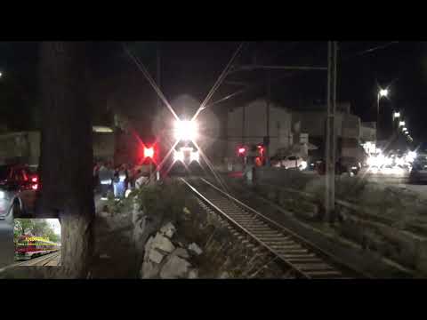 PASSAGGIO A LIVELLO DI ALBEROBELLO DURANTE LA FESTA PATRONALE | ΛNDREΛUS TRENI E P.L. FSE