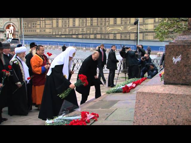 Патриарх и В. Путин почтили память Минина и Пожарского