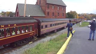 preview picture of video 'Bellefonte Fall Foliage Train Ride 2012 to Sayers Dam via Nittany and Bald Eagle Engines'