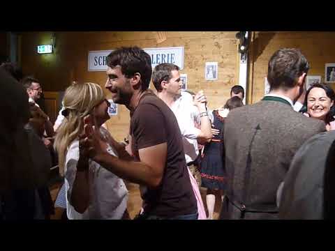 Oide Wiesn Tanz im Bierzelt bei Blasmusik, riesen Gauidi ! Tegernseer Tanzlmusi 2019