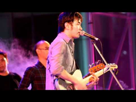 25 Dec 10 Stamp ลานเบียร์สิงห์ @ Parc Paragon   3 Is this love