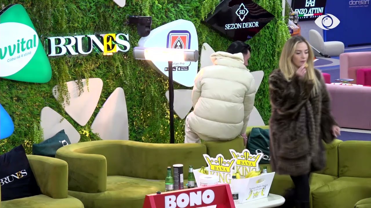 “Unë të futem këtej, ti andej…”/ Kristi dhe Selin hyjnë në dhomën e gjumit: Hiqe atë se mban aromë