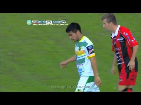 Fernández reventó el travesaño.Douglas-Defensa.Fecha 41.Primera B Nacional.Fútbol Para Todos