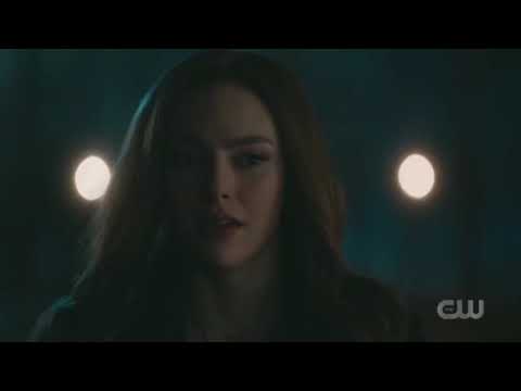 Legacies (2×13) – Landon unleashes his flying ability