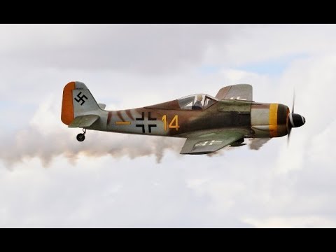 WW2 RC FIGHTERS DOGFIGHTING DISPLAY NATS - SPITFIRES, FOCKE WULF, HURRICANE - BMFA NATIONALS - 2017