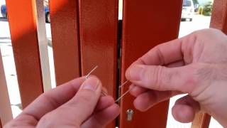 Cómo abrir una puerta sin llave con un clip / How to open a door without a key with a clip