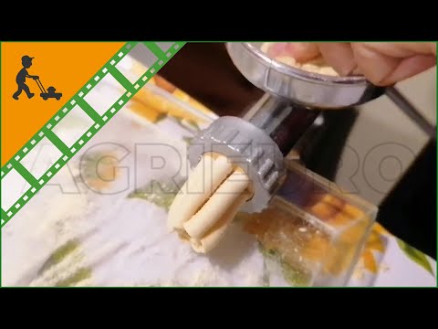 Torchietto pasta manuale New O.M.R.A. :perfetto dal primo utilizzo 8 trafile in resina e 3 in ottone