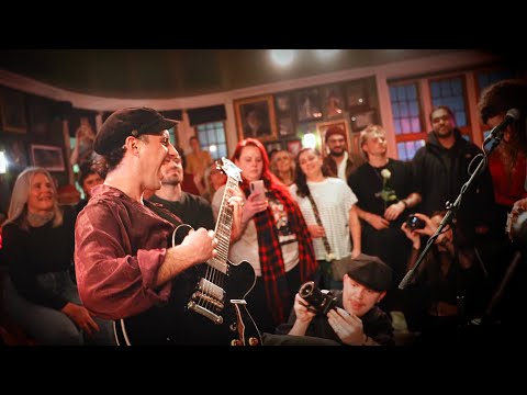 Romain Axisa - The Radios Killed The Blues (live)