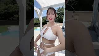 白ビキニが目に眩しいね！