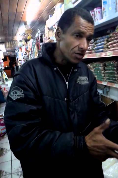 morador de rua inteligente falando a pura realidade que aconteçe no brasil..