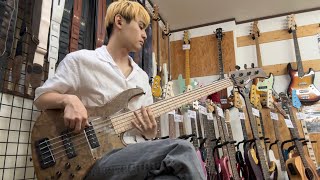 Video thumbnail for 【試奏】Wood Custom Guitars / Vibe-5 by Geek IN Box 関西
