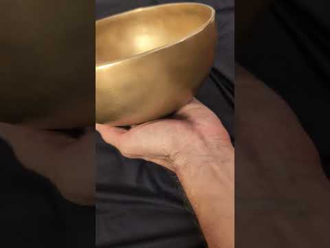 [A263] Special New Jambati singing bowl, ⌀18.6cm / 1140g, 🔽 Біля Сі, 243 Гц (B3 -30c), 🔼 Біля Фа, 703 Гц (F5 +10c) — VAYU sounds