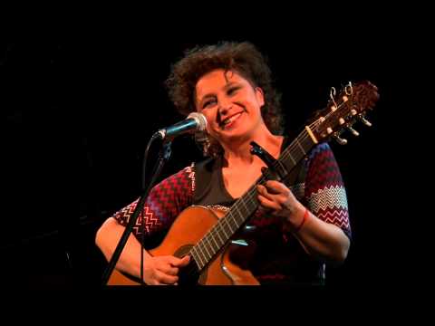 Luciana Jury - A unos ojos