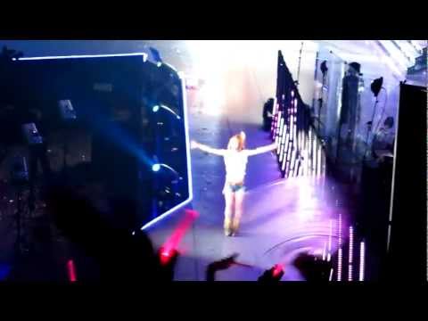 Hyoyeon's awesome fan service