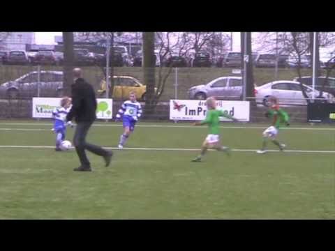 Oliveo F1 tegen VELO F2 -- voetbal wedstrijd