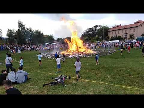 Hoguera de san juan en Berango Bizkaia
