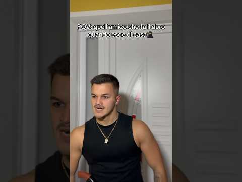 QUELL’AMICO CHE FA IL DURO QUANDO ESCE DI CASA!🥷😂 #ridere#ironia#amico#gangster#virale#sketch