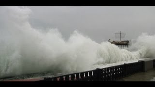 preview picture of video 'Шторм в Ялте Storm in Yalta'