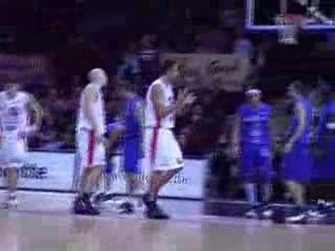 21 03-11-07 BCO-Aalst - Brunner neemt eigen rebound, scoort