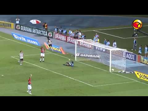 ► Bruno Mendes marca, mas juiz anula gol do Botafogo