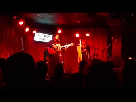 Daisy Chute - Troubadour boy @ The Halfmoon  05-12-2018-4k