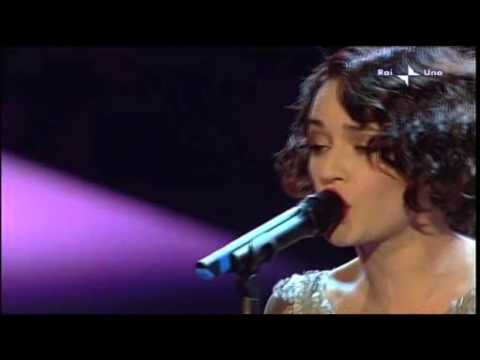 Carmen Consoli canta Grazie dei Fiori