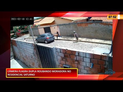 Câmera flagra dupla roubando moradora no Residencial Saturno 11 02 2021
