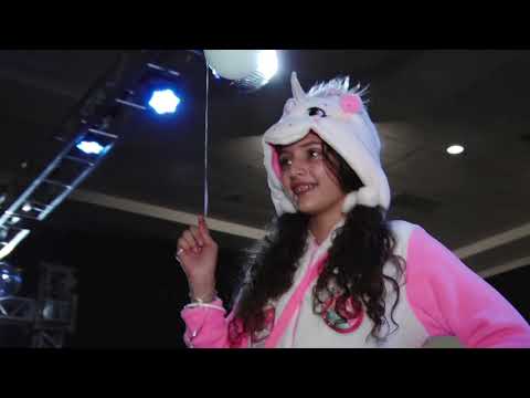 Desfile arrecada dinheiro para compra de cadeira de rodas