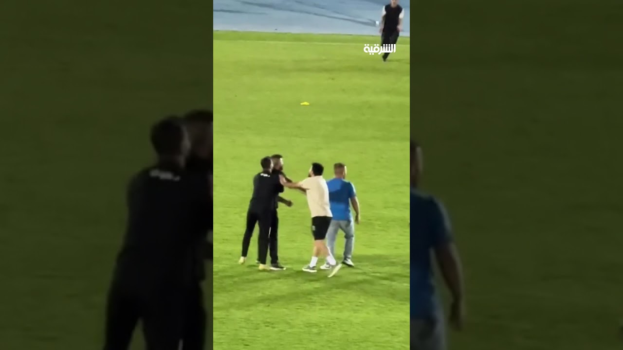 فيديو | لاعتداء على طاقم تحكيم مباراة دهوك والموصل بعد انتهاء المواجهة بين الفريقين بالتعادل 3 - 3