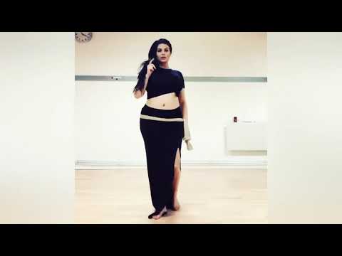 Orientalisk magdans - träning i dansstudion i Malmö - oriental Belly dance drum solo practise