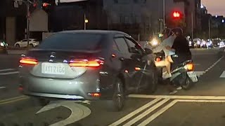 【車禍影片】等紅綠燈看小丑表演，分不清誰是受害人（2025.10.17 臺中市北屯區昌平路二段