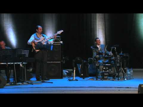 Heritage Singers / "Strike Up The Band" (Live from Prague)