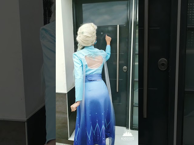 Vídeo relacionado con Disney Frozen - Disfraz Anna Oficial Disney - Talla S - Niñas 5/6 Años