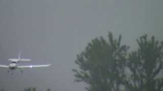 preview picture of video 'Pontecurone Cessna elettrico sotto la pioggia.MPG'