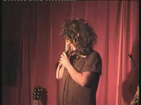 Frau Putz telefoniert