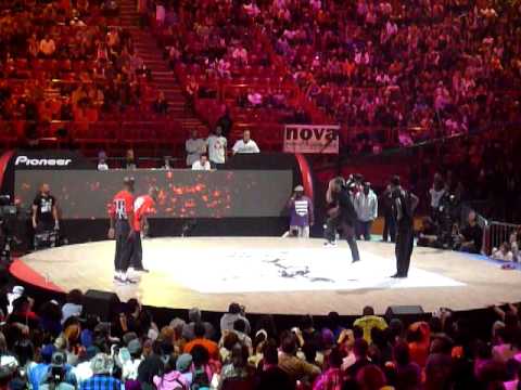 Juste Debout 2012 House 1/2 finale - ADN & Zach Swagga Vs Kapela & Serge