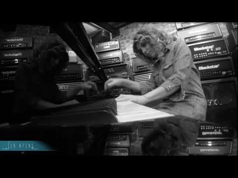 Senem Demircioğlu & İklim Tamkan - Bu Kekre Dünyada/Kan Var Bütün Kelimelerin Altında