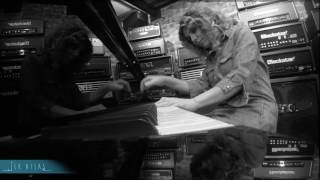 Senem Demircioğlu & İklim Tamkan - Bu Kekre Dünyada/Kan Var Bütün Kelimelerin Altında