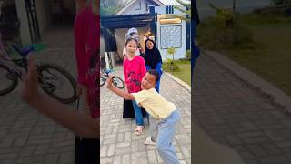 Download lagu Siapa yang paling Lucu, komen ya🤣 #lucu #komedi #ngakak #humor mp3