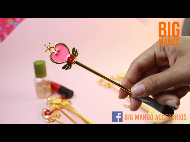 Vídeo relacionado con FQQF Juego de 8 brochas de maquillaje de Sailor Moon Magical Girl doradas, brochas de sombra de ojos rosa, delineador de ojos, cejas, kit de brochas cosméticas esenciales