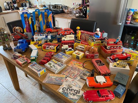 Rare Vintage 1950s / 1960s Toys - Clockwork, Battery Operated, Tinplate, Corgi Toys, Dinky Toys Etc