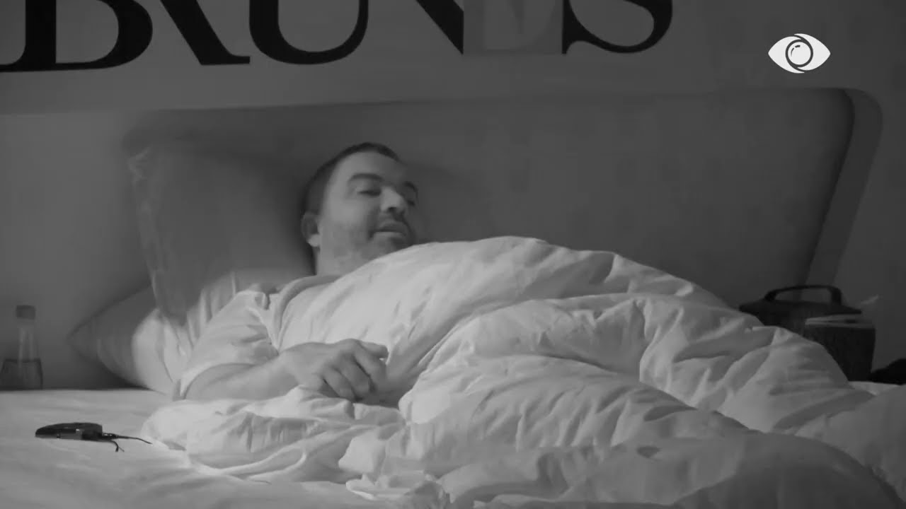 Alessio u shkon në shtrat, Rogerti: Ti që ishe e fejuar, ke qejf te flesh treshe