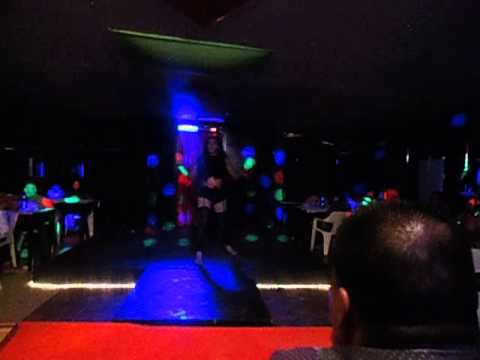 Arianna Prado es Caperusita Roja - Feroz!! *Performance*.