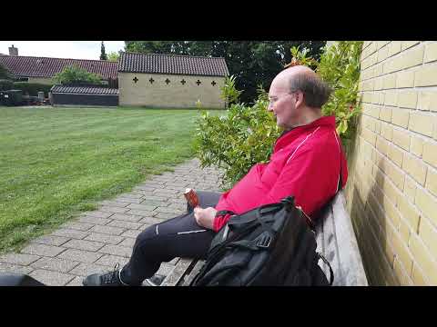 MongoTV_12549 - SPISER EN IS PÅ EN BÆNK SOMMER 2023