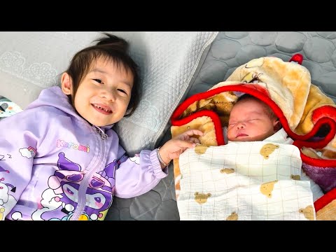 Heart-Melting Moment: Diem and Quynh meet Banh Bao for the first time