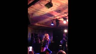 Jana Kramer: Pop That Bottle 8-28-14