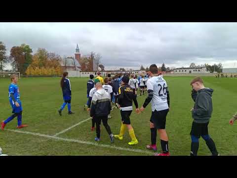 GKS Buczek vs GKS Siemkowice trampkarze, wyjście na boisko
