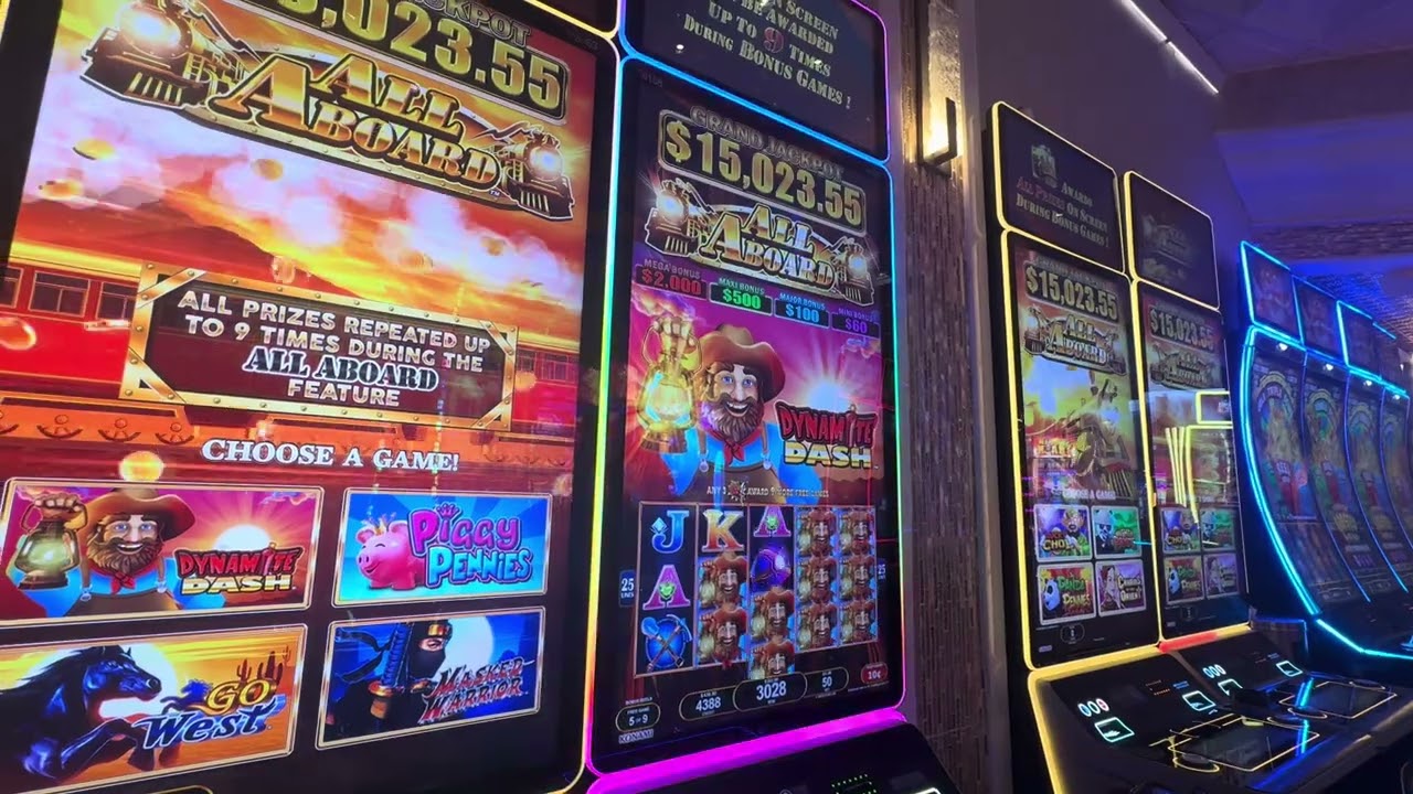 LOOK AT THAT CHUNGUS WIN! #slots #casino #slotmachine #slotwin #jackpot #bonusfeature #casinogames