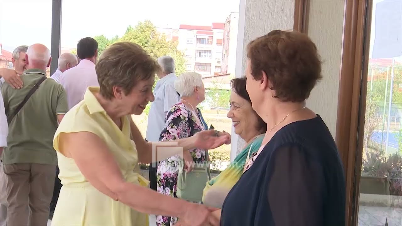 Ritakim pas 50 vjetësh, ish-maturantët e “Raqi Qirinxhi” rikthehen në shkollën ku u diplomuan